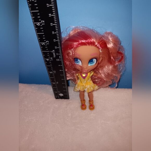 Hairdorables Phoebe with Carrying Case Pre-owned - Picture 7 of 10